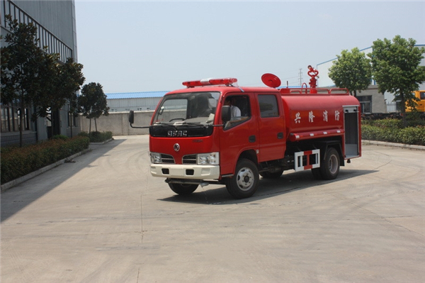 東風雙排4噸消防灑水車