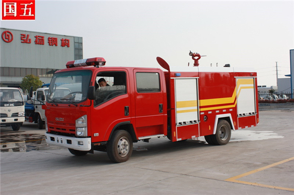 五十鈴牌700P3噸水罐消防車